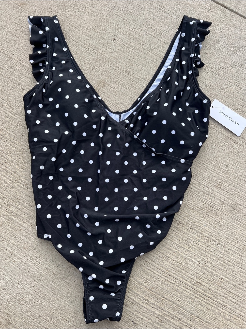 Black & White Polka Dot Ruffle Strap One-Piece Swimsuit woman’s XL . Meet.Curve